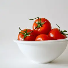 Ile kalorii ma 100 g pomidora? Poznaj ich niskokaloryczne właściwości