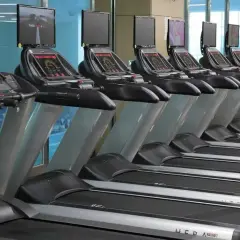 Czy bieżnia odchudza brzuch? Sprawdź, jak skutecznie spalić tłuszcz