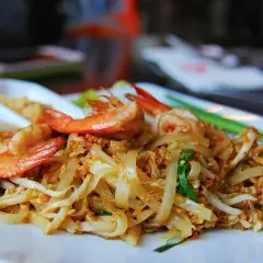 Ile kalorii ma pad thai z kurczakiem? Sprawdź, co może Cię zaskoczyć