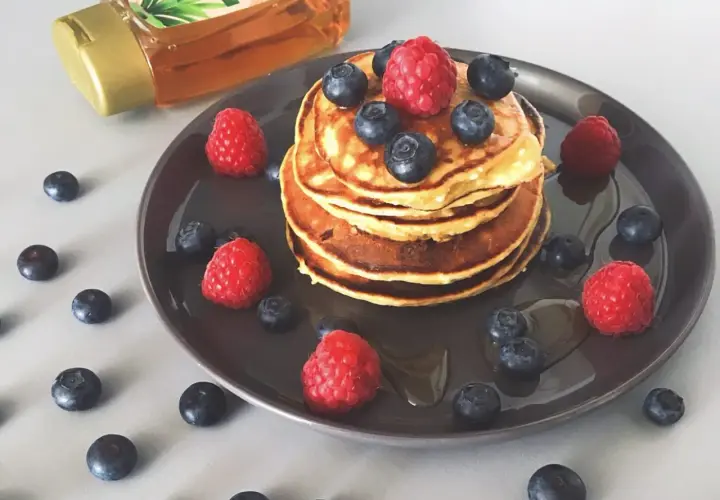 Jak zrobić proteinowe pancakes, które zachwycą smakiem i zdrowiem