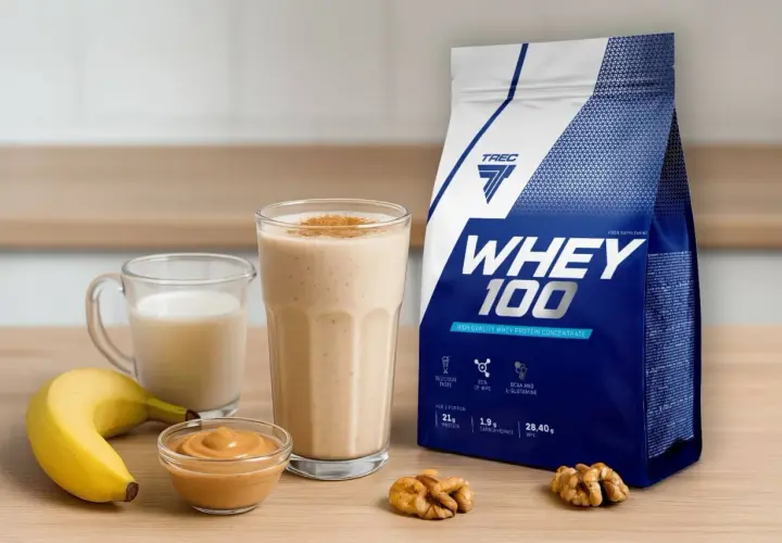 Torba z odżywką białkową WHEY 100, koktajl proteinowy, mleko, masło orzechowe i banan.
