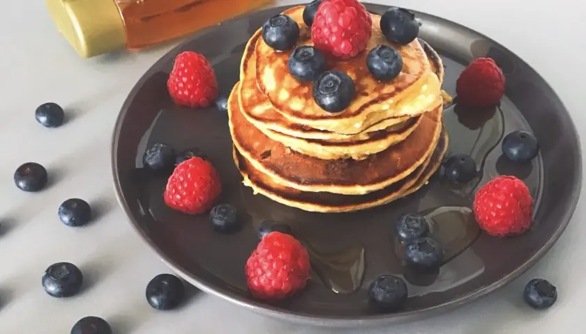 Jak zrobić proteinowe pancakes, które zachwycą smakiem i zdrowiem