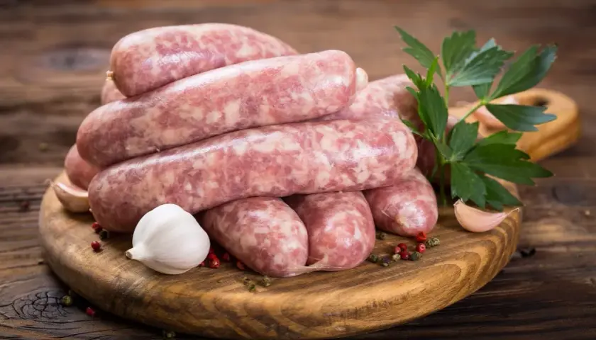 Kiełbasa ile kalorii? Zaskakujące różnice w kaloryczności!