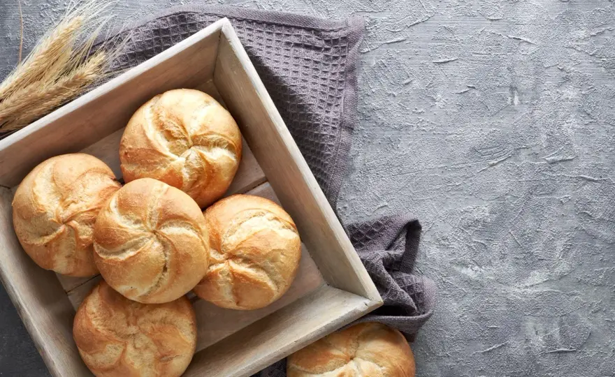 Ile kalorii ma bułka kajzerka i jak wpływa na dietę?