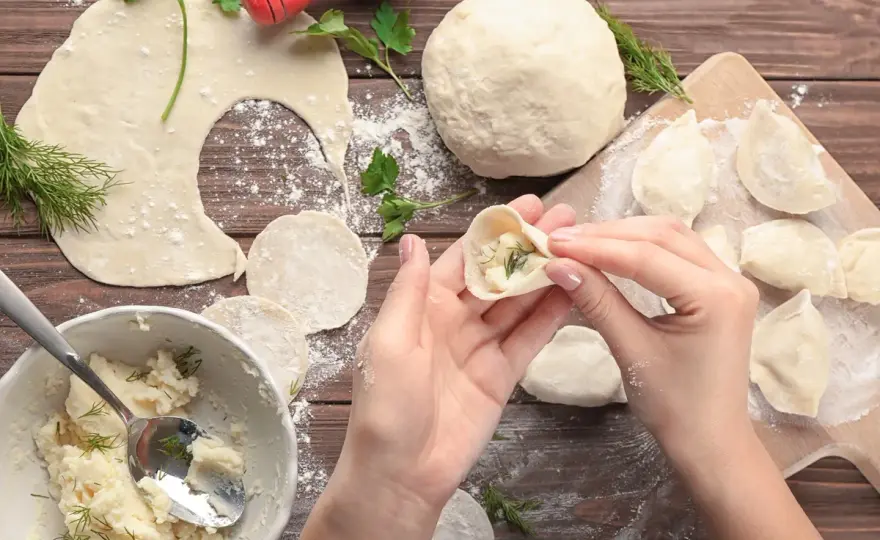 Ile kalorii ma pierogi? Zaskakujące wartości kaloryczne różnych rodzajów