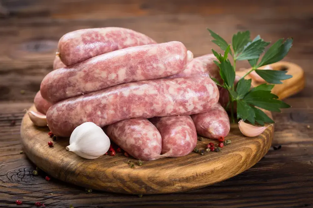 Kiełbasa ile kalorii? Zaskakujące różnice w kaloryczności!