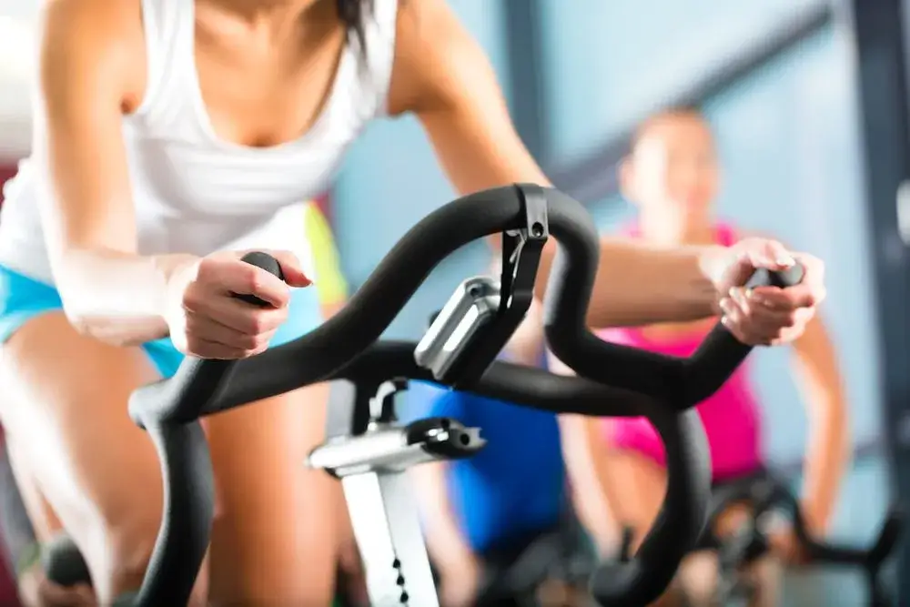 Zdjęcie Ile kalorii spalisz na rowerku stacjonarnym przy 10 km jazdy?